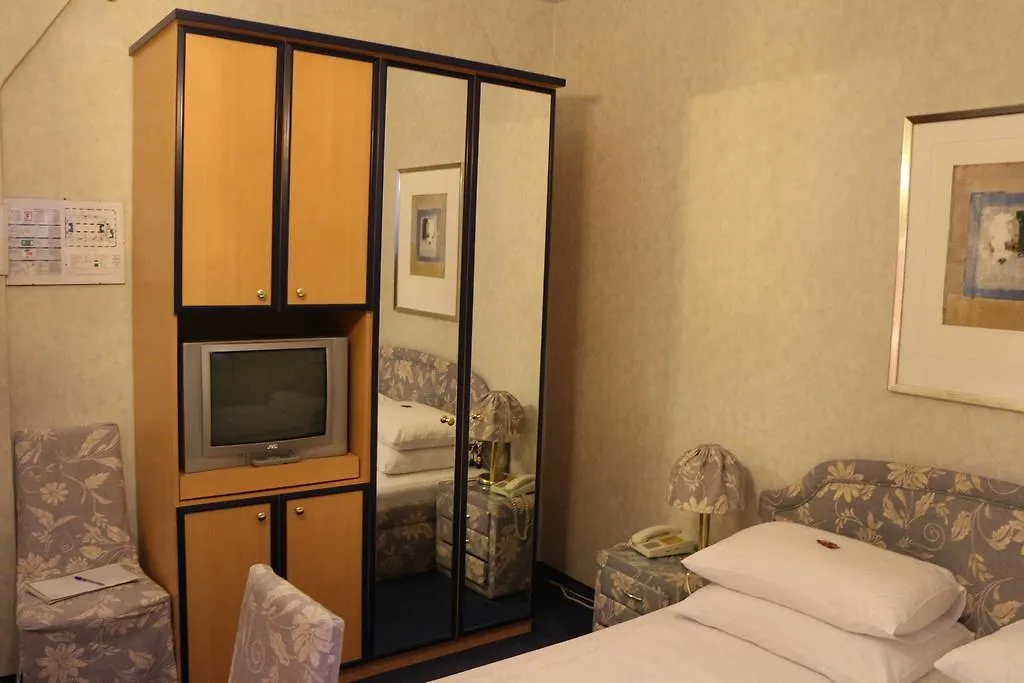 Hotel Schweizerhof Vienna 3*,